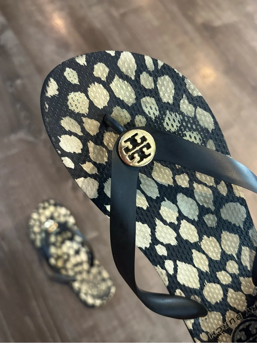 Tory Burch Black & Cream Animal Print Flip Flop Sandals Women’s Size 7